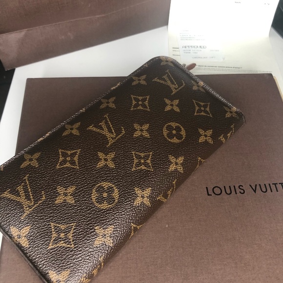Louis Vuitton Handbags - Authentic Louis Vuitton Monogram Insolite wallet